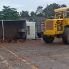 Así quedó uno de los vehículos accidentados en Quinindé.