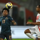 Ecuador's defender #17 Angelo Preciado and Peru's midfielder #18 Andre Carrillo fight for the ball during the 2026 FIFA World Cup South American qualifiers football match between Peru and Ecuador at the National stadium in Lima, on June 10, 2025. (Photo by ERNESTO BENAVIDES / AFP) ag-periodistas