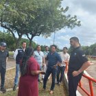 El alcalde Aquiles Álvarez (der.), en uno de sus recorridos por Guayaquil.