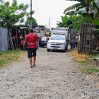 A los hombres les dispararon desde una camioneta, según indicaron moradores.