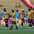 Los jugadores de Barcelona y su molestia tras perder en casa ante el Manta.