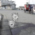 En el sitio en donde se produjo el doble asesinato, horas después aún quedaban rastros.