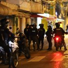 Policías llegaron a la ciudadela Quisquis, lugar donde ocurrió el crimen.