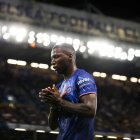 Moisés Caicedo, aunque perdió con el Chelsea, entregó su camiseta al final del duelo a Gonzalo Plata.