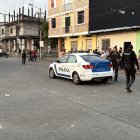 Los atacantes llegaron en moto al inmueble y ejecutaron a las víctimas.