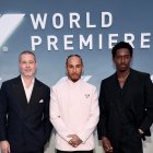 Brd Pitt (i), actor protagonista y Lewis Hamilton, piloto de la F1, en el avant premier de la película.