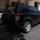 El vehículo abandonado con impactos de bala generó preocupación entre los vecinos.