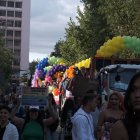 Se estima que entre un 15 % y 30 % de los asistentes provienen de otras ciudades del país