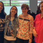 María José Pino (DJ Chincha) junto a su esposa Ángela Peñaherrera (camisa negra), su mamá y su abuelita.