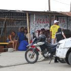 La Policía cerró la calle para evitar las miradas de los curiosos.