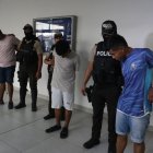 Los criminales fueron llevados a la Unidad de Vigilancia Comunitaria para ser procesados.