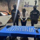 La mujer fue detenida luego de que le vieron actuar de manera sospechosa.