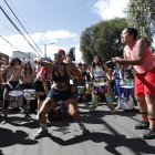Con consignas de amor, igualdad y memoria, la comunidad LGBTIQ+ se tomó las calles de Quito durante la marcha del Orgullofff 2025.
