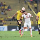 Barcelona mostró falencias defensivas ante Libertad, principalmente en la marca aérea.