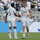 Jude Bellingham (i) y Dean Huijsen (d) son titulares en el Real Madrid.