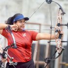 La joven arquera de 18 años fue el récord nacional en la modalidad de arco compuesto el fin de semana pasado con puntuación de 698.