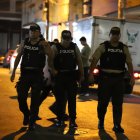 La Policía llegó al lugar y realizó el levantamiento del cadáver.