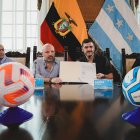 El alcalde Aquiles Alvarez y el presidente de LigaPro, Miguel Ángel Loor, firmaron el convenio que da luz verde a este torneo.