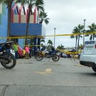 El hecho sangriento se produjo al mediodía de este martes 8 de julio, en las afueras de un centro comercial de Santa Elena.