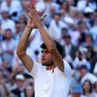 El tenista español celebró tras acercarse a su objetivo de revalidar el título de Wimbledon