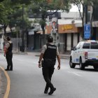 La Policía acordonó la zona ante la amenanza de bomba registrada.
