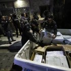 Los documentos para falsificar matrículas vehiculares fueron llevados a las bodegas de la Policía Judicial.