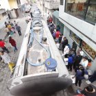 Largas filas se registran en el sur de Quito por la falta de agua.