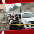 Agentes revisaron los alrededor del sitio del hallazgo para ubicar el resto de la víctima.