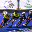 Los competidores del Panamericanos de Velocidad con un ecuatoriano a la cabeza del peloton.