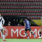 Claudio Spinelli (d) celebra tras marcar el tercer gol sobre Vasco da Gama.