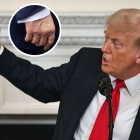 En las últimas horas se le a vista maquillada la mano a Trump, justamente en la parte de las venas