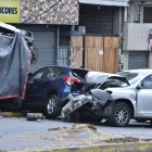 El camión implicado terminó dentro de una panadería.