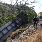 El tráiler terminó volcado en una cuneta, en la Perimetral.
