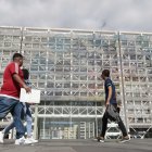 El gobierno de Daniel decidió reducir ministerios en el Ecuador, lo que ha generado reacciones contrapuestas.