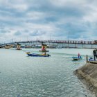 Familias evacuaron Muisne tras alerta de tsunami.