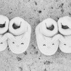 Fiorella Solines colgó en su cuenta de Instagram la foto de los escarpines que iban a usar sus gemelas, de las cuales solo una sobrevivió.