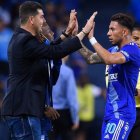 Ismael Rescalvo lo dirigió a Joao Rojas (d) en Emelec, pero aún no puede hacerlo en Barcelona.