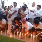 Velas encendidas en memoria de los caídos por la violencia criminal.