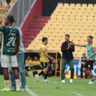Ismael Rescalvo (c) denontó felicidad luego de su primer triunfo en el Monumental como técnico de Barcelona. Fue ante Orense.