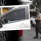 Producto del disparo, el vidrio de la ventana del lado del conductor del carro se rompió.