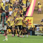 Joaquín Valiente (d) jugó y destacó en la victoria de Barcelona ante Orense.