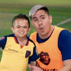 Alexis Cantos, organizador del grupo, junto a Jorgito 'El guayaco', quien forma parte del equipo.

AG-EXTERNOS