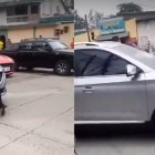 Con palo en mano, la mujer golpeó el auto tras descubrir la supuesta infidelidad.