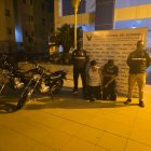 Los dos detenidos por el ataque a los policias.