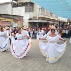 El recorrido del pregón duró cuatro horas y participaron varias escuelas de la localidad.