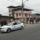 En el exterior de esta discoteca se produjo la masacre. La policía llegó al lugar.