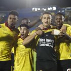 Miguel Parrales festeja su gol a favor de los toreros en el estadio Atahualpa.
