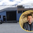 José Arroyo comparte espacio con mujeres e infantes.