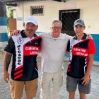 Ricardo López (i) junto al juvenil Joaquín López y el presidente Gilbert.