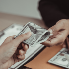 Conoce los detalles del pago del décimo cuarto sueldo en la Sierra y Amazonía.